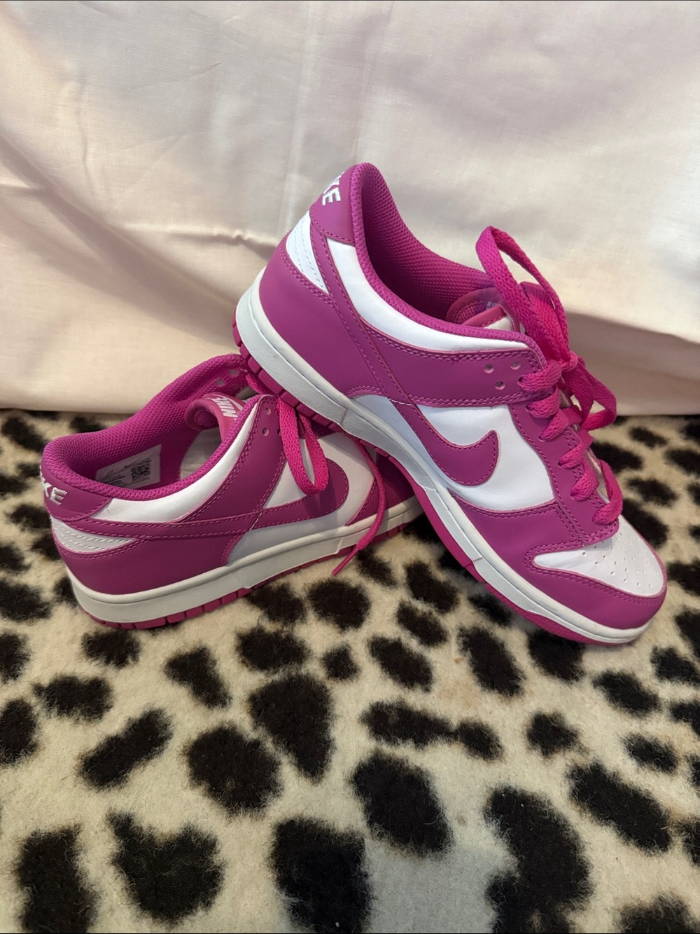 Nike Women's Fuchsia and White Low-Top Sneakers